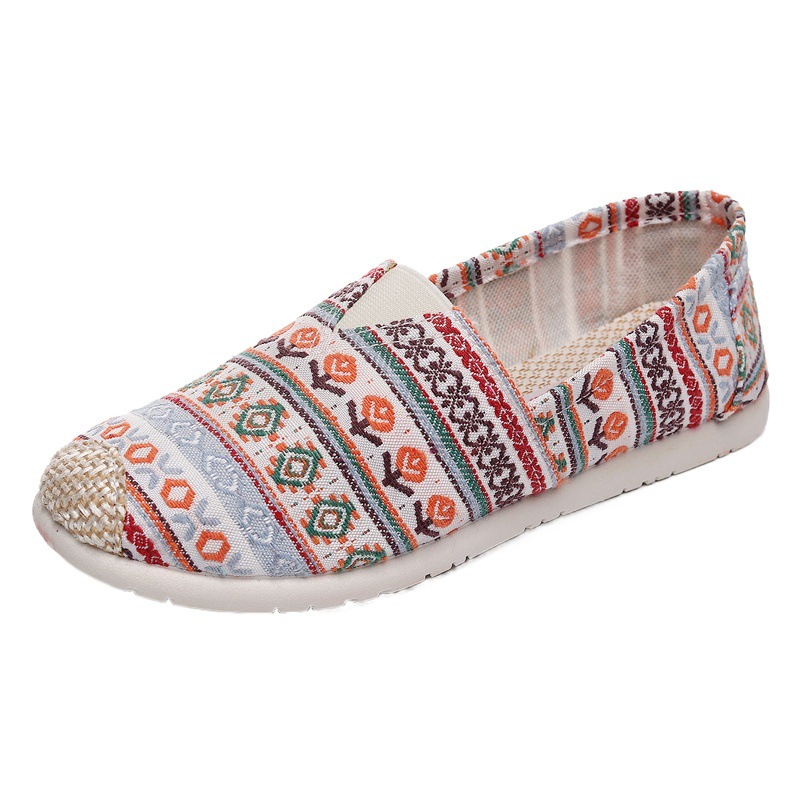 Zapatos de tela viejos Beijing primavera y verano de las mujeres pescador slip-on zapatos blancos perezosos zapatos de lona de fondo suave más el tamaño de los zapatos de las mujeres 41-43