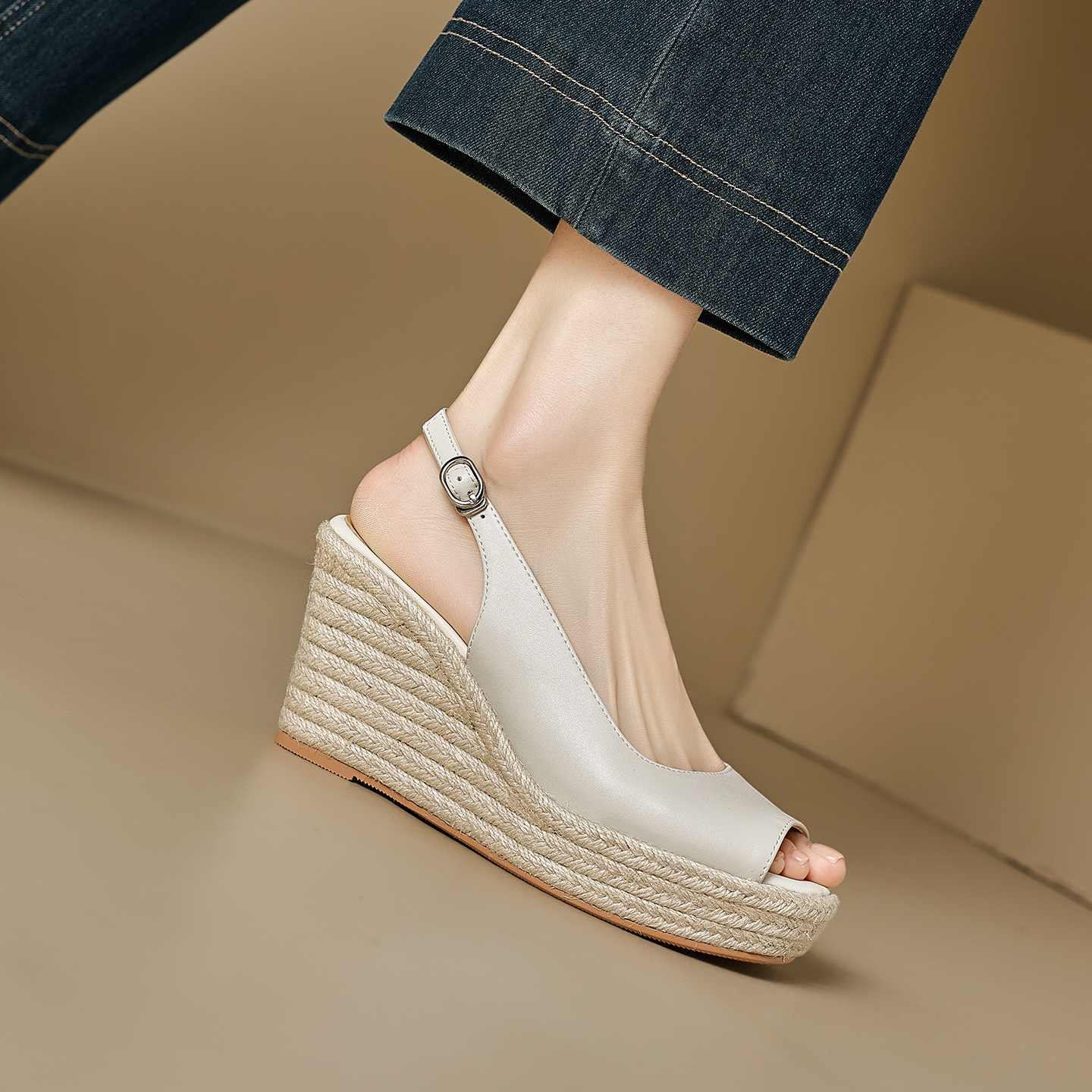 Sandal cao gót nữ hở mũi quai ngang đế xuồng gót 9 cm — màu trắng ngà, bạc