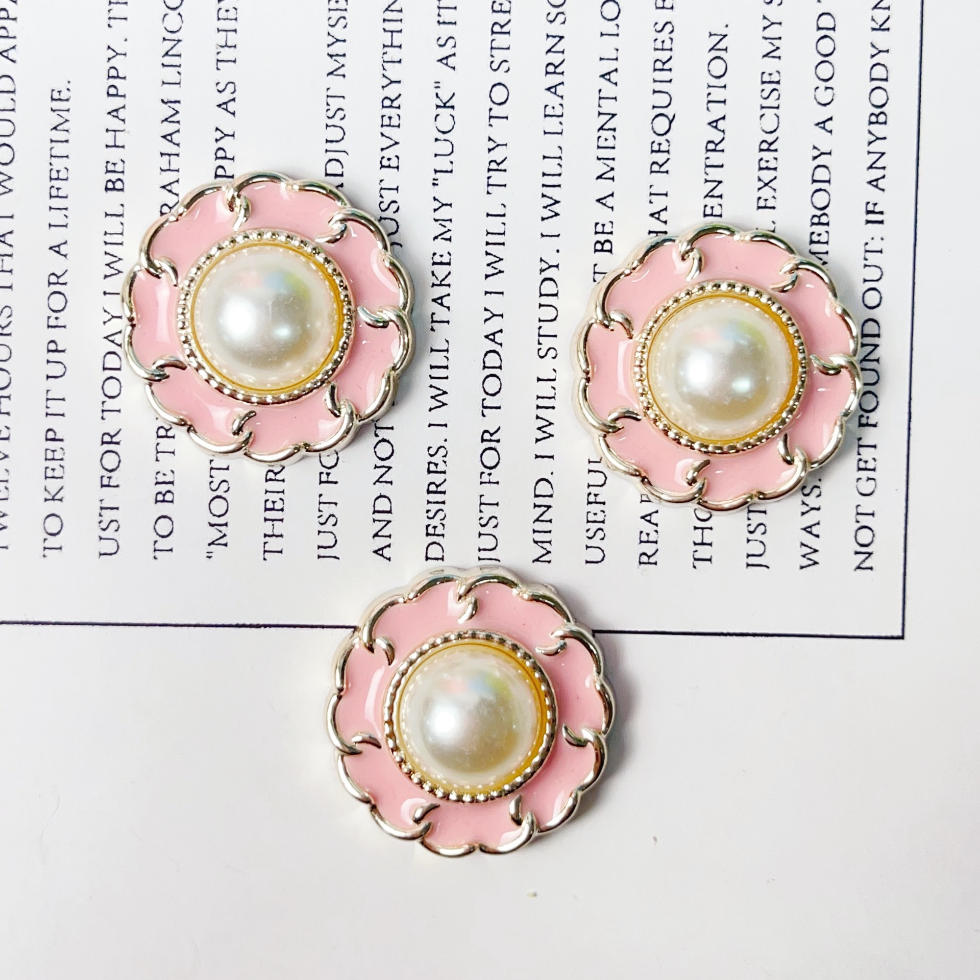 Coreano pequeño arco de perlas fragrantes camellia amor diy accesorios accesorios pinzas de pelo agujeros zapatos bolsos materiales