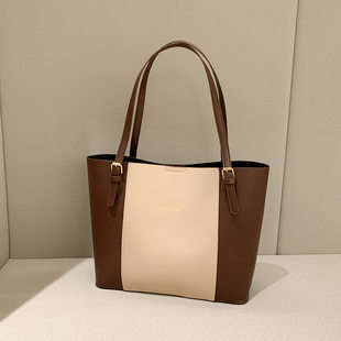 Shoulder bag, capacious one-shoulder bag, trend of season, western style
