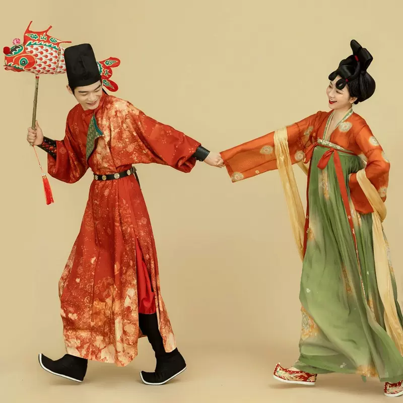 2023影楼展会新款情侣主题工作室拍照服装夫妻复古婚纱照摄影服饰