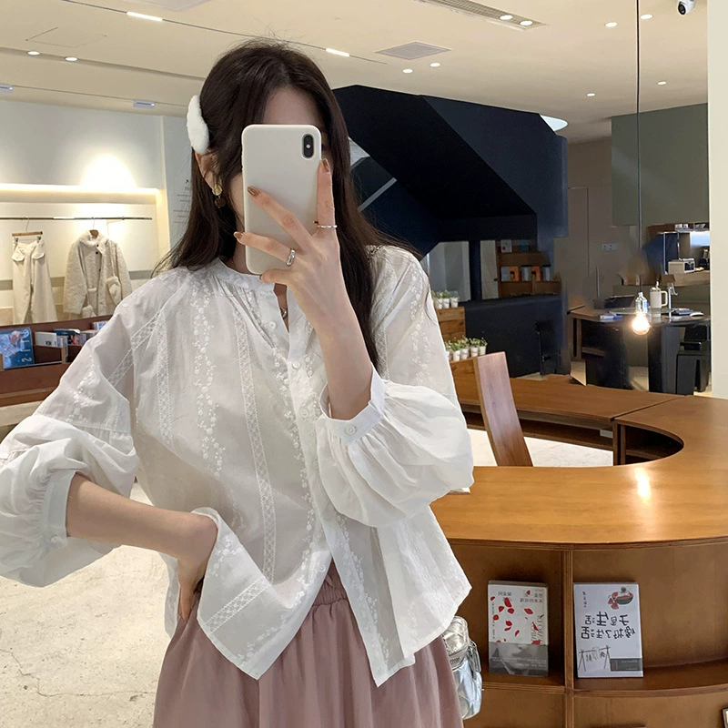 Торговый центр действительно снимает французские новые премиум-ощущения, сложенные внутри рубашки, легкие осенние и зимние, уникальные и красивые белые для отдыха