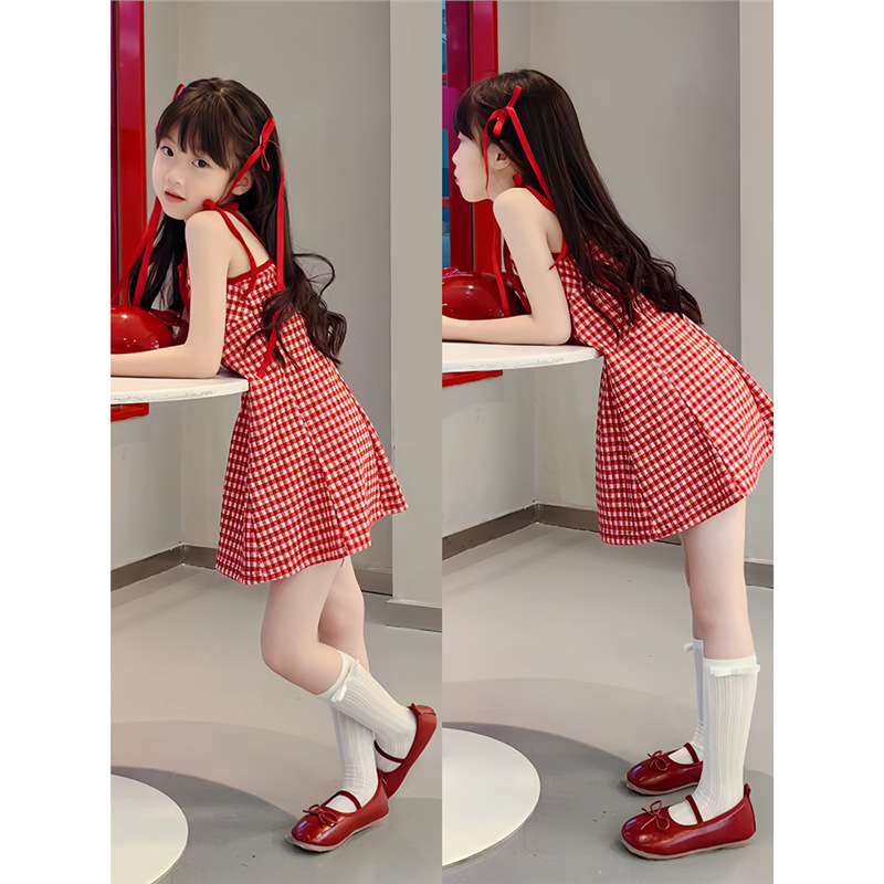 Pretty plaid suspender dress for girls, summer children's clothing 2025 new style, high-end design and trendy.
