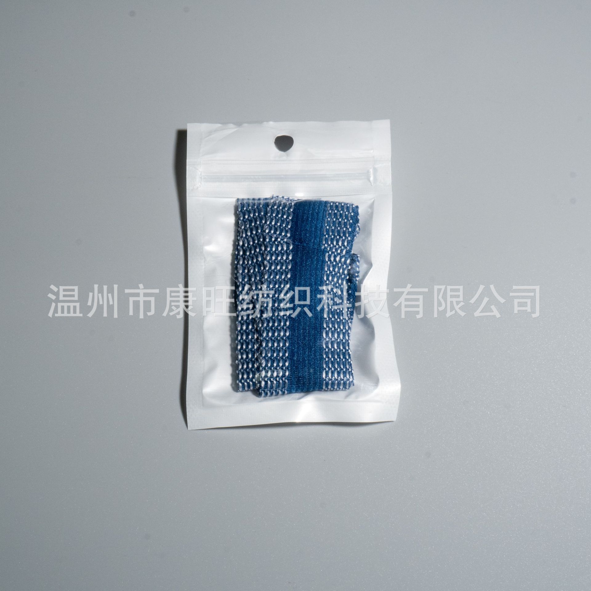 Los pantalones de la fábrica de Wenzhou se pegan en la boca del pantalón se acortan