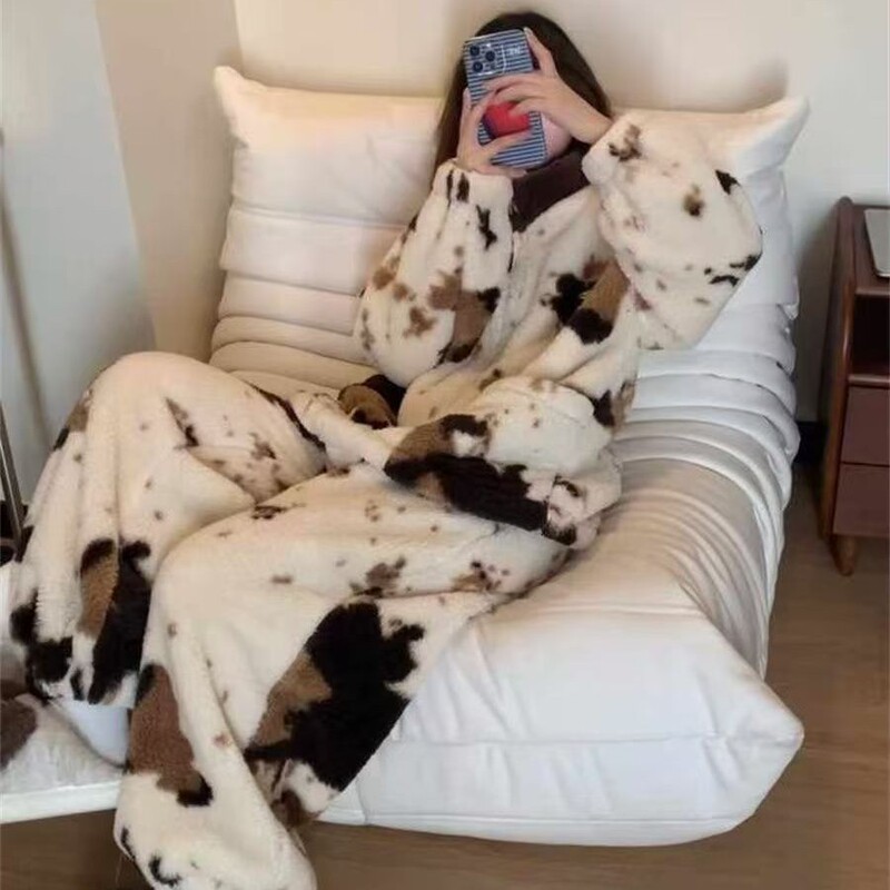 Brown Cow Pajamas for Women in Autumn and Winter Warm Coral Velvet Thickeneded Suit Student Dormitory Can Be Worn Outside Home Clothes