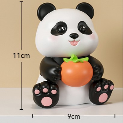 감을 들고 앉아 있는 팬더