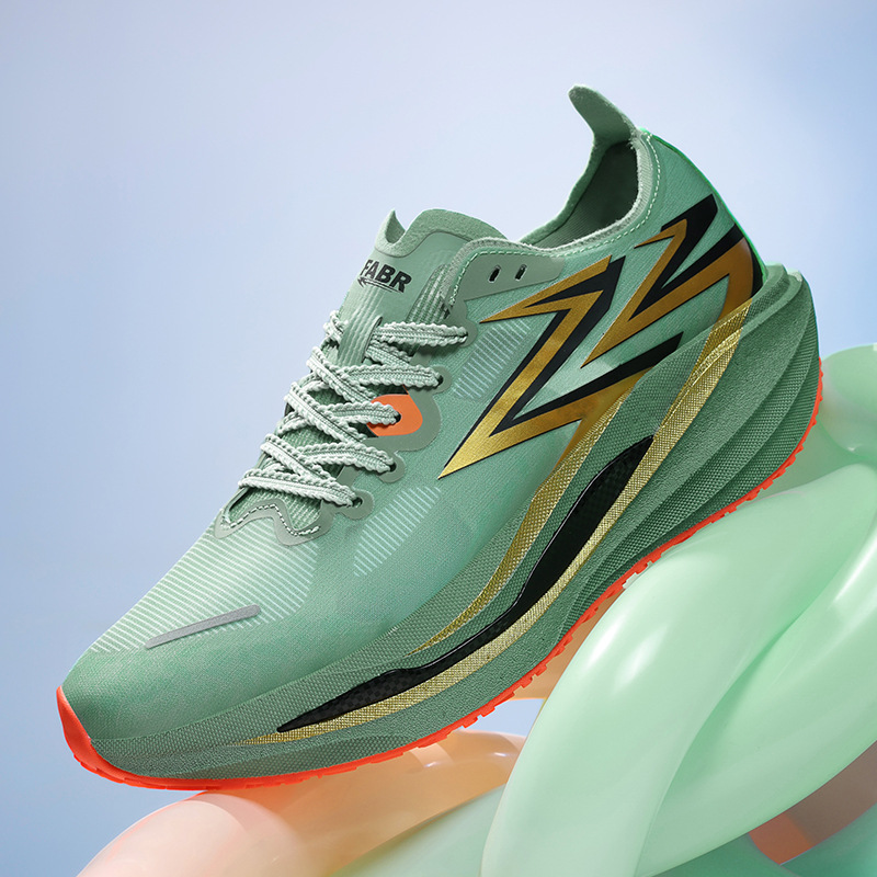 2025 nuevos zapatos deportivos antideslizantes ultraligeros de suela gruesa realmente explosiva para hombres y mujeres, amortiguación y rebote, zapatos para correr de carreras de tablero de carbono para estudiantes