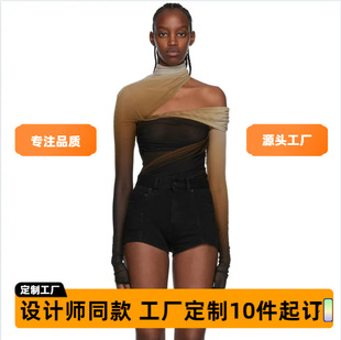 ���F؛��muglerͬ��б���U��¶��W���u׃ɫ�Ը�͸ҕ�B�w�´����