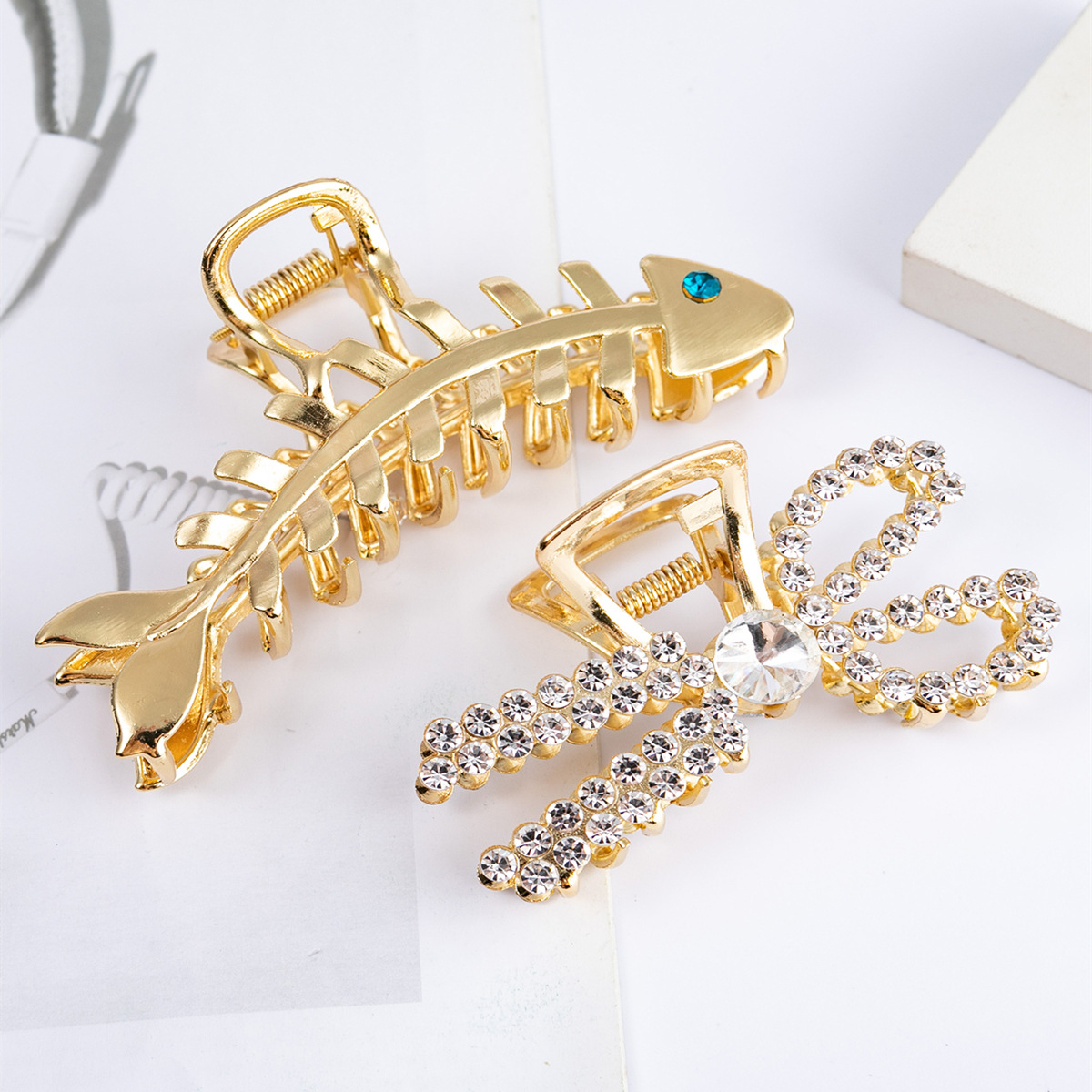 Women's Fashion Letter Bow Knot Alloy Plating Inlay Artificial Pearls Artificial Diamond Hair Claws display picture 4