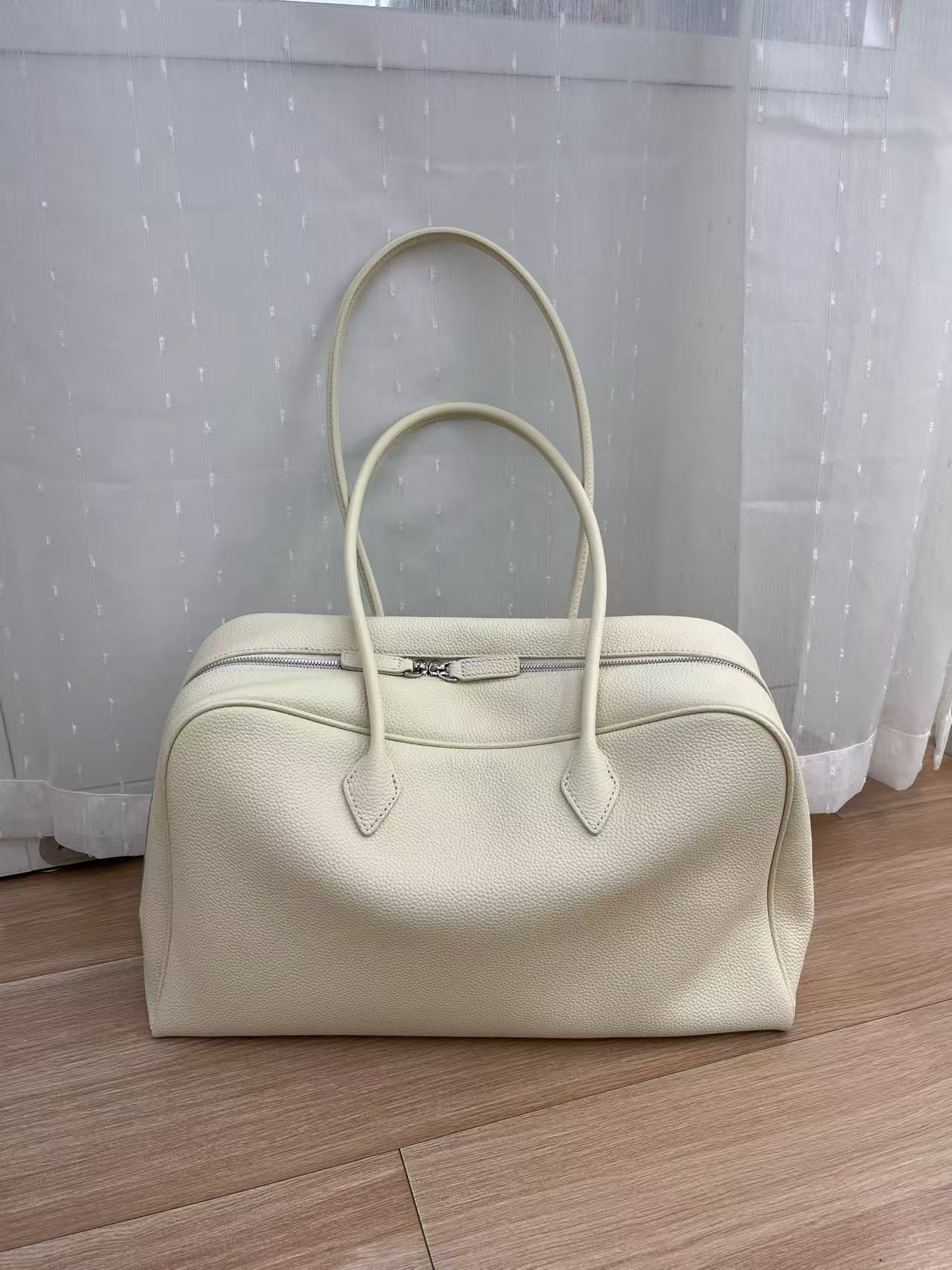 흰색 대형 가죽