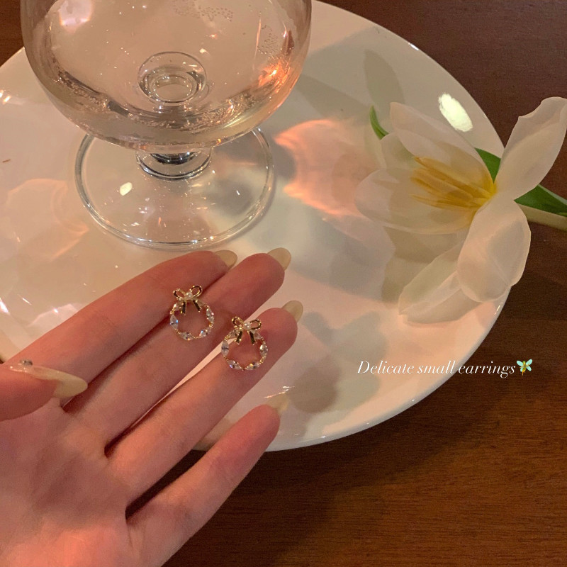 Fashionable trend fresh cute earrings with bow with zircon