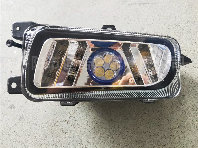 Aplicable a Mercedes-Benz camión MP2 lámpara de niebla delantera lámpara LED TRINITICAL 9438200056/94382000156