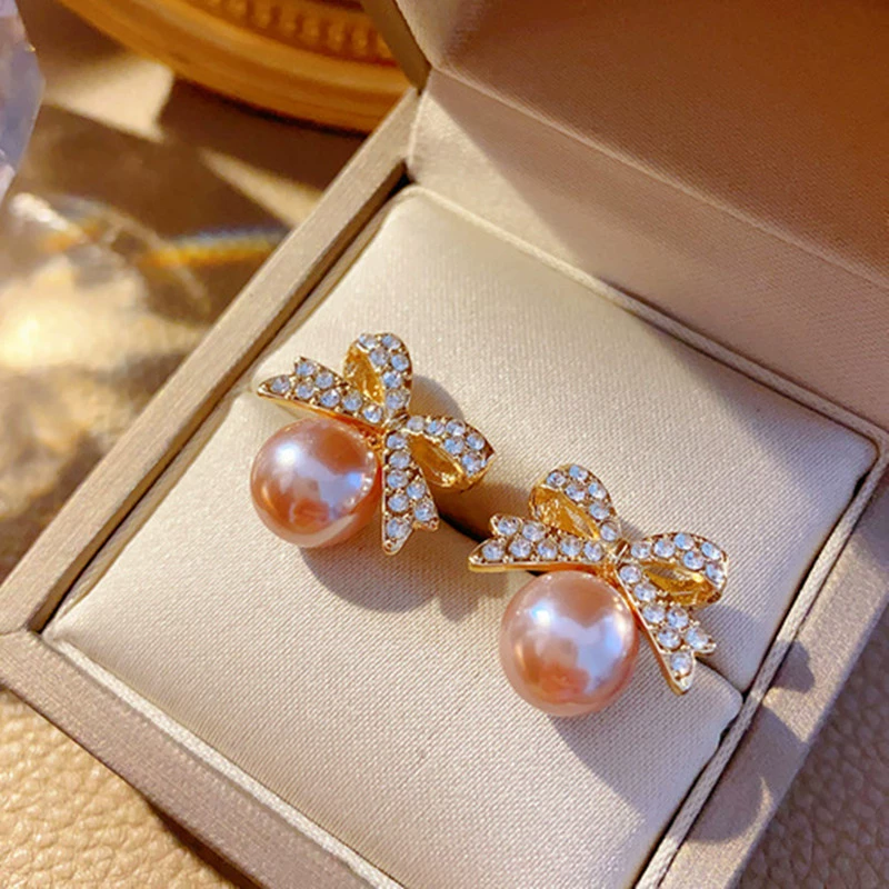 Серебряная игла, бусины с бантом из жемчуга, дизайн серьги, образец серебро 925, стиль лёгкая роскошь, тренд сезона