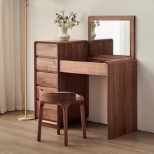 ��ʽ�p�ݱ����ں���ľ��y̨���s��ľС�������һ��y��һ�w�๦��