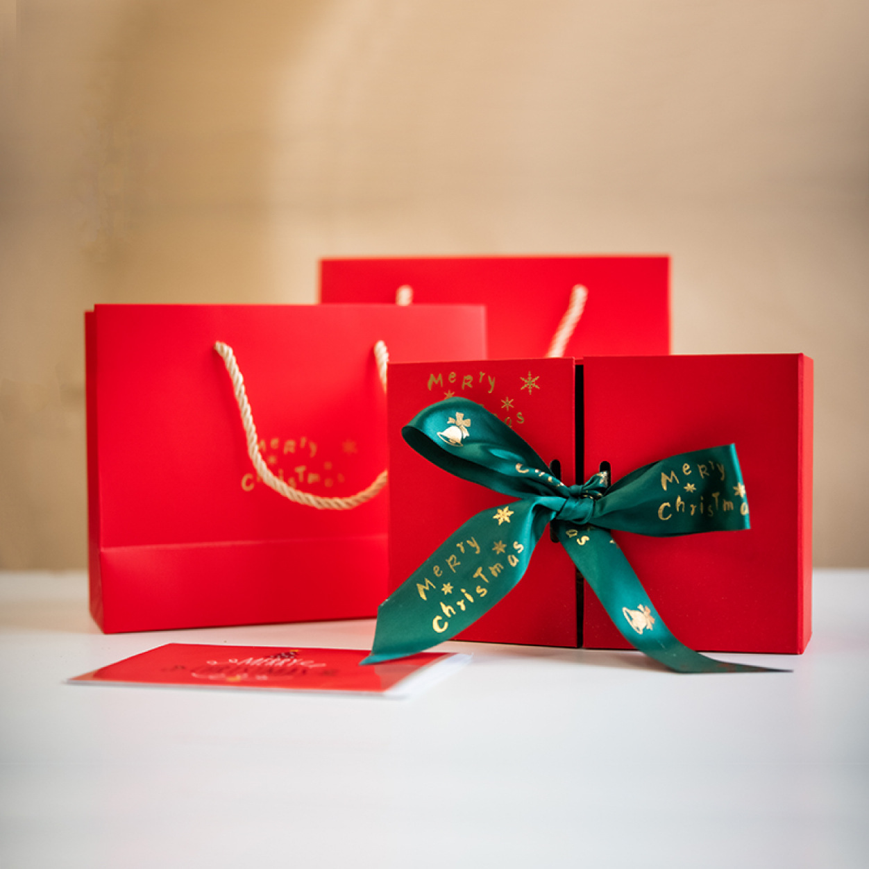 Vela de Navidad vela de aromaterapia hecha a mano rojo verde blanco manzana árbol de Navidad columna de lana de tres piezas caja de regalo traje de cera mixta