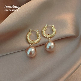 耳环;耳钉;耳坠