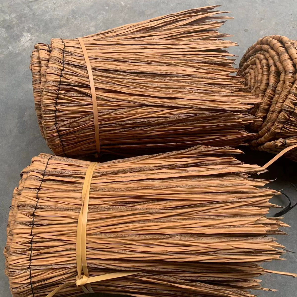 Оптовая Продажа с фабрики на открытом воздухе моделирование соломенный Зонт крыша семьи набережная Соломенный Дом пластиковый соломенный антикварный Декор Крыши