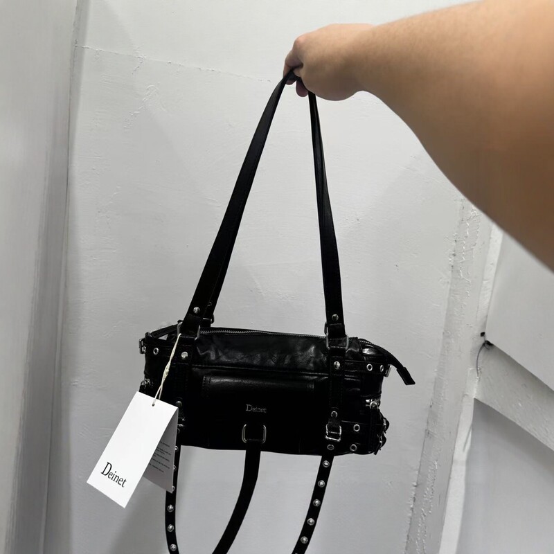 Korean niche designer deinet rivet belt motorcycle bag, large-capacity multi-pocket leather bag, shoulder and underarm bag Korean niche designer deinet rivet belt motorcycle bag, large-capacity multi-pocket leather bag, shoulder and underarm bag