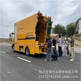 保温车;垃圾车;喷洒车