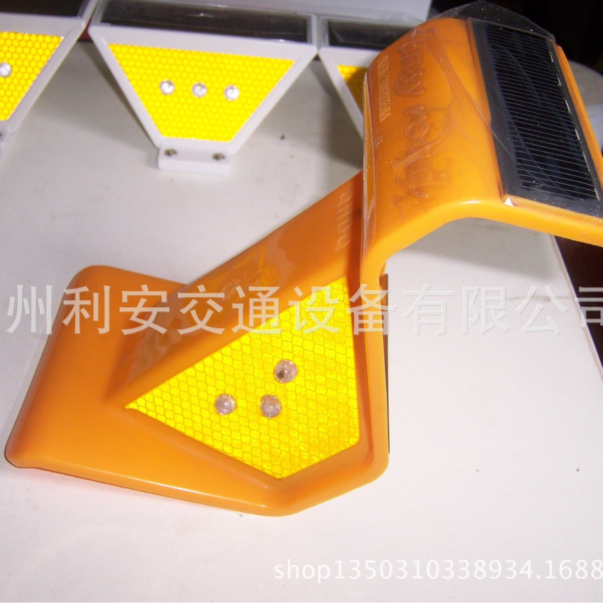 CE证书浙江衢州太阳能LED轮廓标可做电容 solar delineator