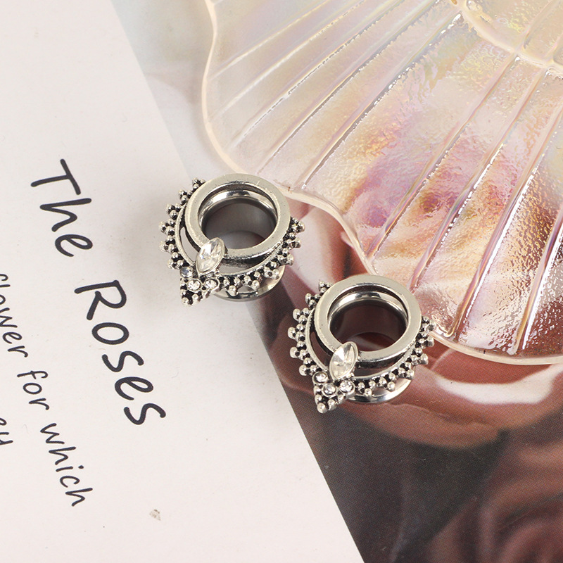 Labret piercing jewelry detail image