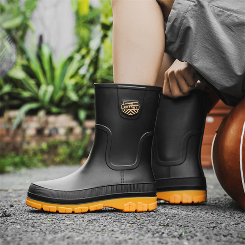 Men's Fashion Mid-Calf Rain Boots with Thick Soles, Outwear, Versatile Fishing Shoes, Non-Slip Kitchen Rubber Shoes, Waterproof Car Washing Shoes