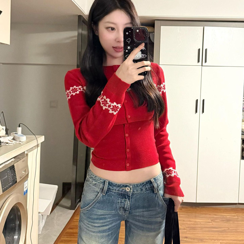 Autumn and Winter Fair Isle Snowflake Short Knitwear Christmas Red Knitwear Slim Fit Camisole Two-Piece Set