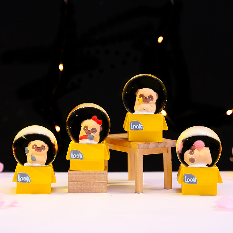 소녀의 마음 선물 어린이 날 퍼그 크리스탈 공 회전 장식품 크리 에이 티브 홈 액세서리 공장 직접 판매 새로운 스타일