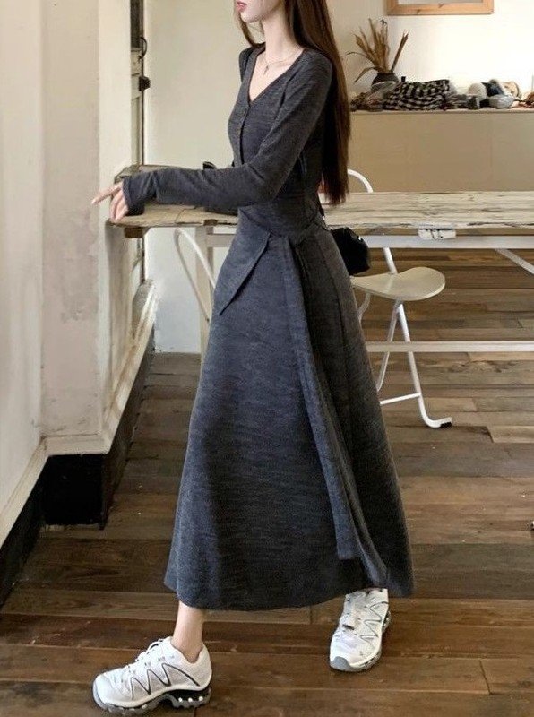 法式休闲风收腰v领长袖针织连衣裙女秋冬季新款气质修身显瘦长裙|undefined