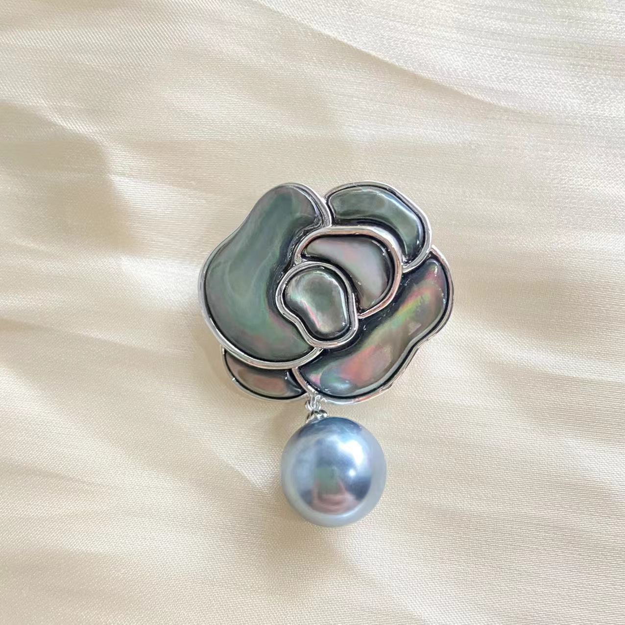 우아한 우아한 코트 코트 액세서리 여성 높은 감각 CORSAGE 핀 버클 도매 천연 FRITILLARIA 동백 브로치