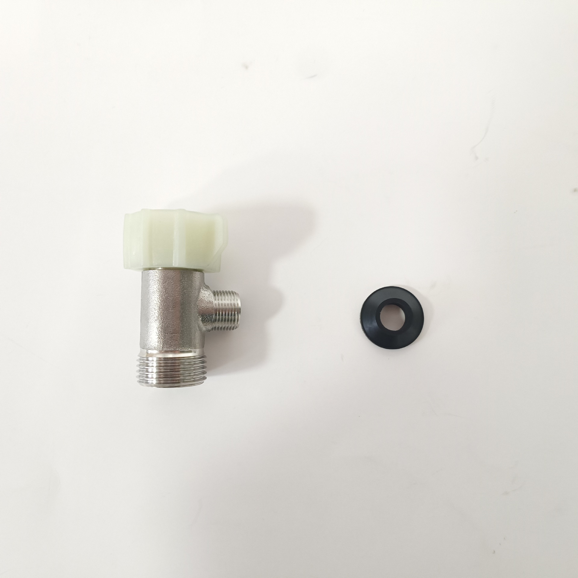 Factory direct three-way accessories with gasket three-way bathroom accessories can be customized