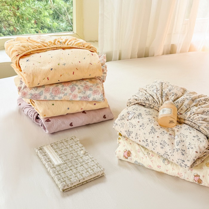 Skin-Friendly Cream Fitted Sheet, Wrinkled Double-Layer Yarn Single Fitted Sheet, Non-Slip Bed Cover, Machine Washable All-Inclusive Mattress Protector