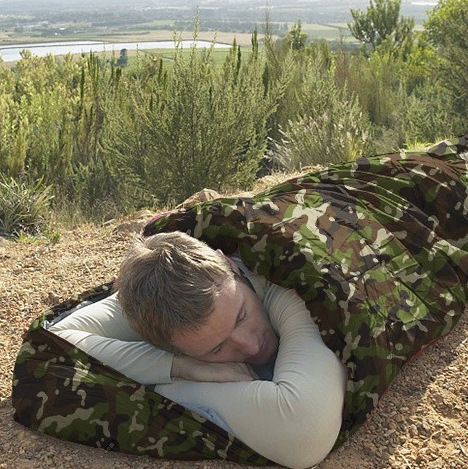 En stock emergencia camuflaje sucio impermeable adulto saco de dormir suministro directo de fábrica grupo edificio camping entrenamiento campamento al aire libre saco de dormir