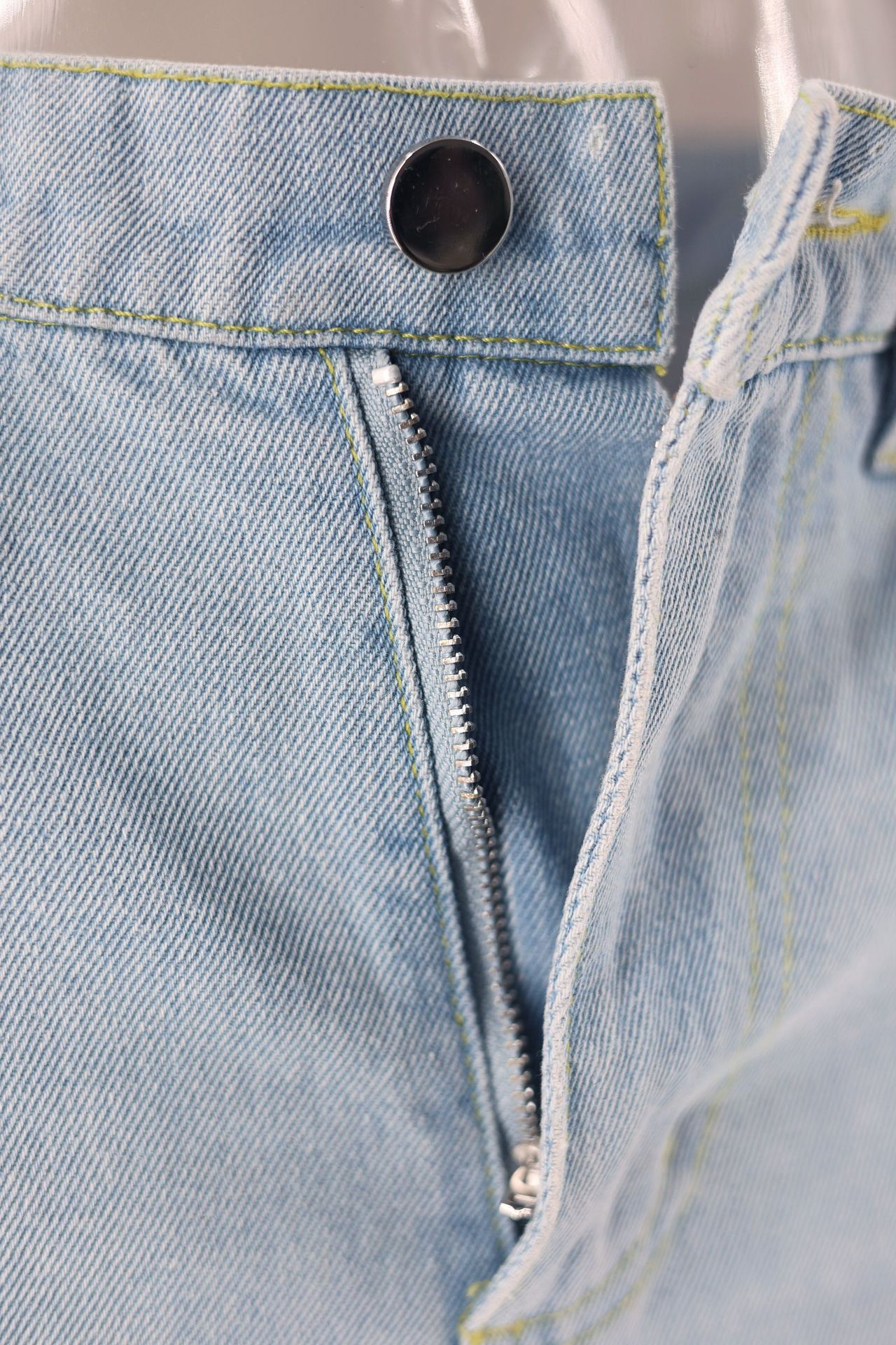 Women's Blue Ripped Straight Jeans For Spring And Summer_voghion.com