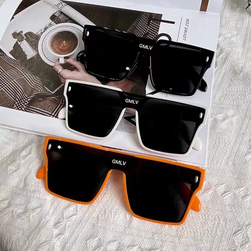 New Korean-style fashionable retro children's sunglasses, one-piece large frame, Instagram-inspired style, beige studs, personalized simple and comfortable sunglasses