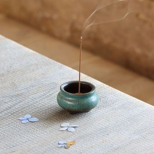 Retro Japanese Handmade Zen Incense Burner Kiln-Turned Turquoise Green Glazed Ceramic Small Three-Legged Incense Insert Household Incense Ornaments
