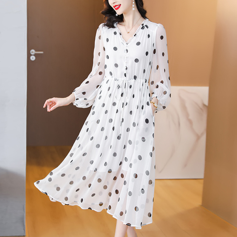 High-Quality Plus-Size Slimming and Age-Reducing New Silk Polka Dot Dress for Moms, Spring and Summer Waist-Cinching Silk Mid-Length Dress