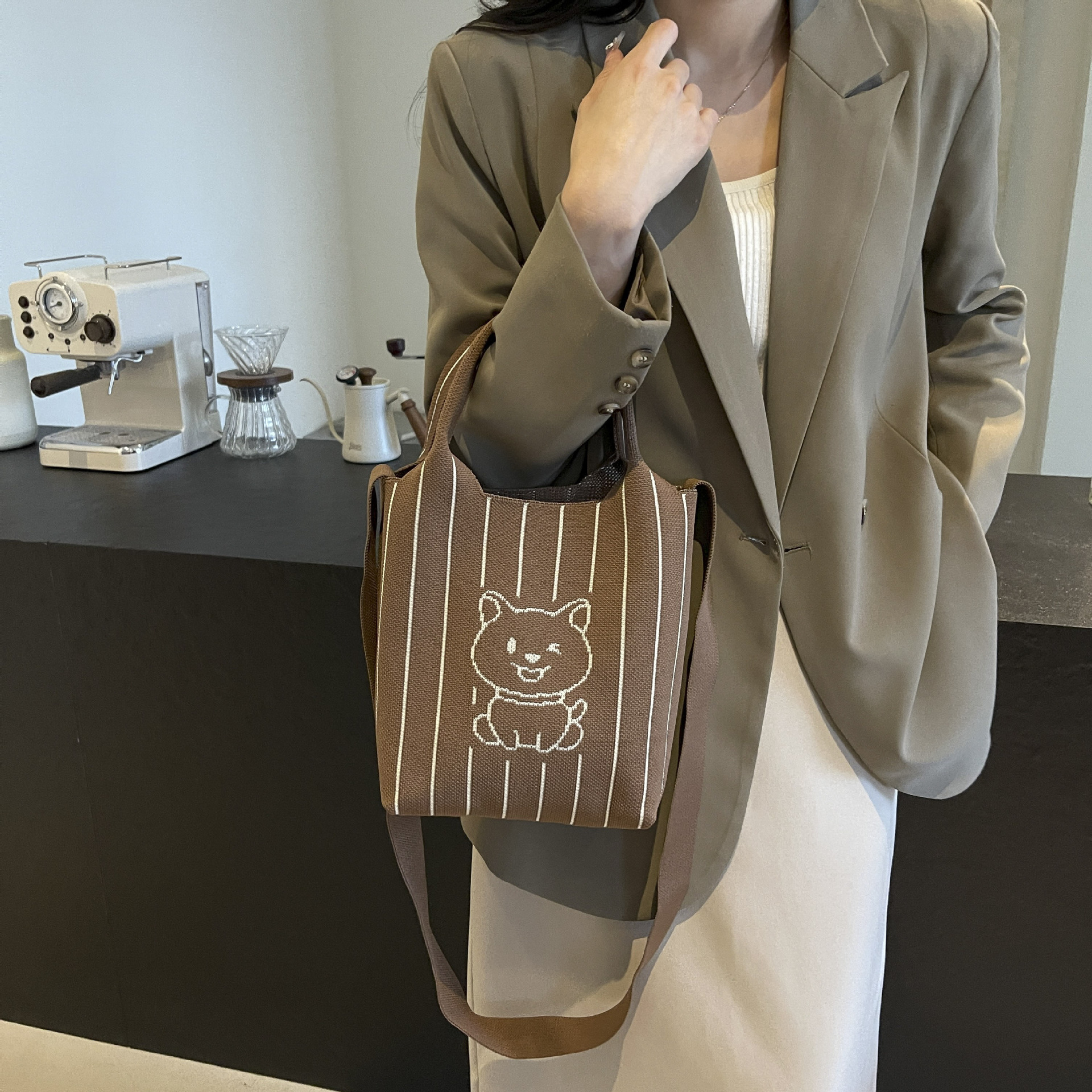 This handbag is a stylish knitted striped shopping bag. It's a popular lady's bear large-capacity tote single-shoulder bag for going out Specification drawing