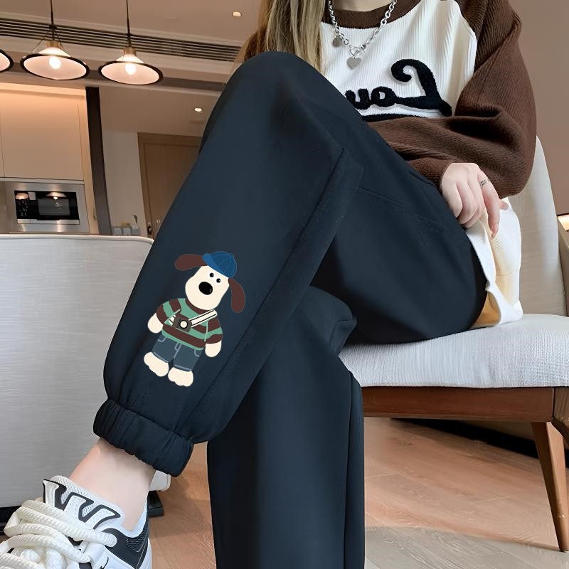 파란색 모자 개 레깅스가 달린 얇은 검은색 바지