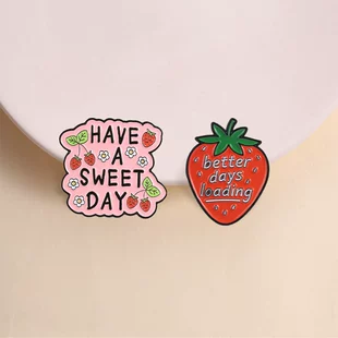 Брошь «Клубника» с надписью better days loading
