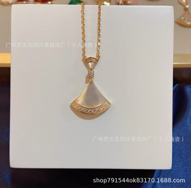925纯银高版本小裙子项链厚镀18K金白贝母红玉髓扇形扇子吊坠精工|undefined