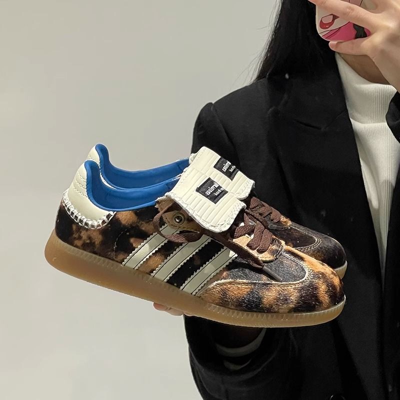 レトロヒョウ柄フリップカバー多用途道徳トレーニングシューズ女性のための 2025 春夏新作レースアップスニーカースポーツとレジャーフォレストシューズ|undefined