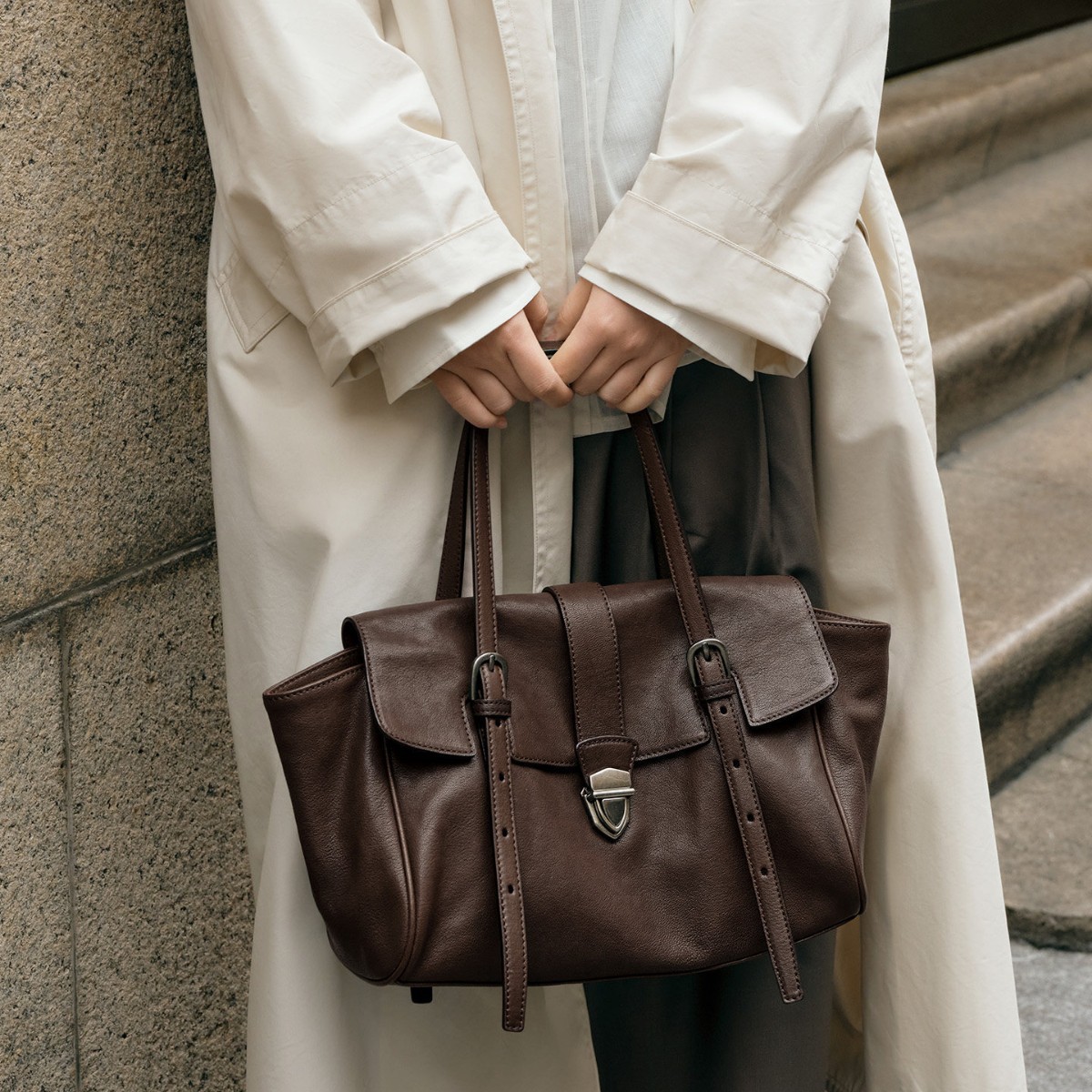 Premium Vegetable Tanned Leather Baguette Briefcase For Women 2026 New Casual Retro Commuter Handbag Shoulder Bag
