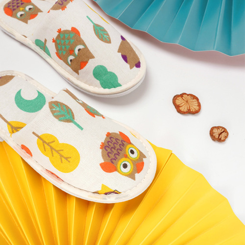 Wholesale cute home children's cotton and linen slippers for hotels and B&B travel cartoon washable disposable children's slippers