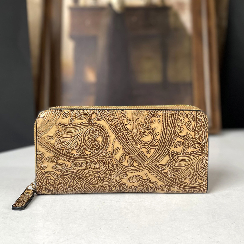 2025 New Fashion Retro Bright Leather Women's Wallet Card Holder Carved Multi-Card Slot Embossed Long Wallet Fashion