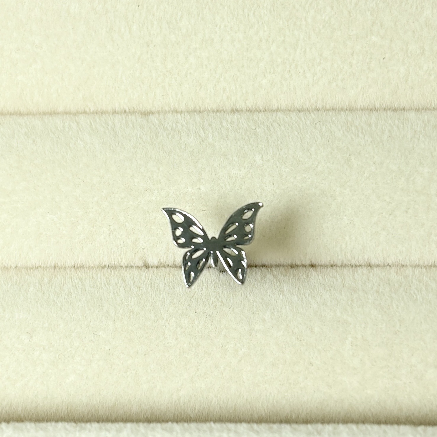 Labret stud lip piercing jewelry styling detail