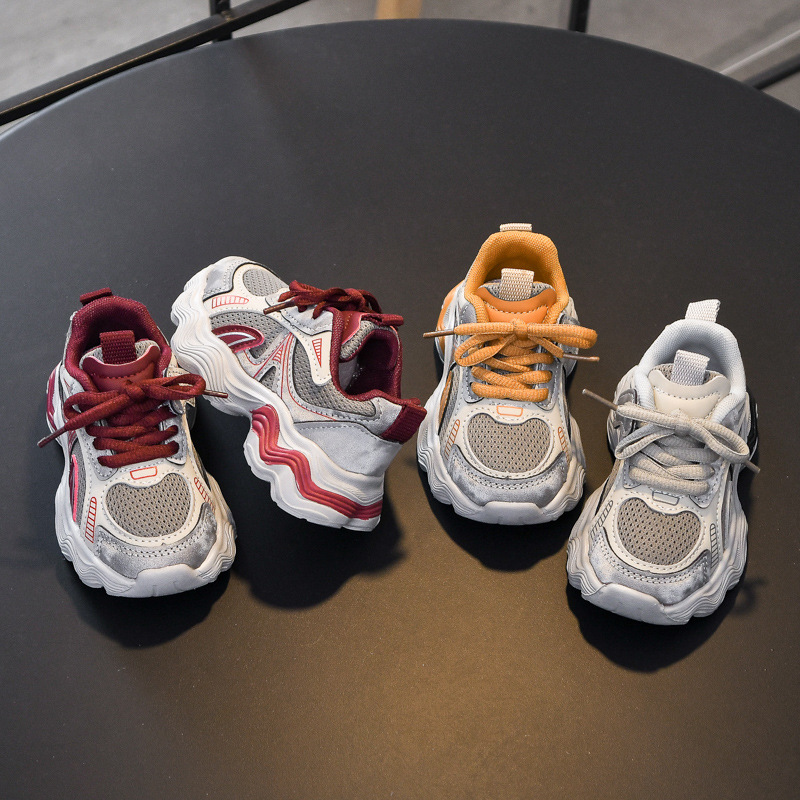 2025 primavera nuevos zapatos de papá de moda para niñas, zapatos de bebé de todo fósforo, malla de suela suave, zapatos deportivos transpirables para niños pequeños y medianos