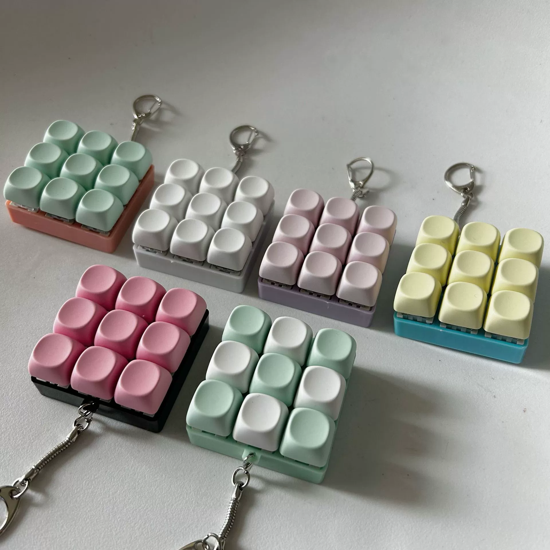 Игрушка-брелок для снятия стресса с кнопкой-тестером для внешней торговли, светящаяся игрушка с кнопкой на кончике пальца