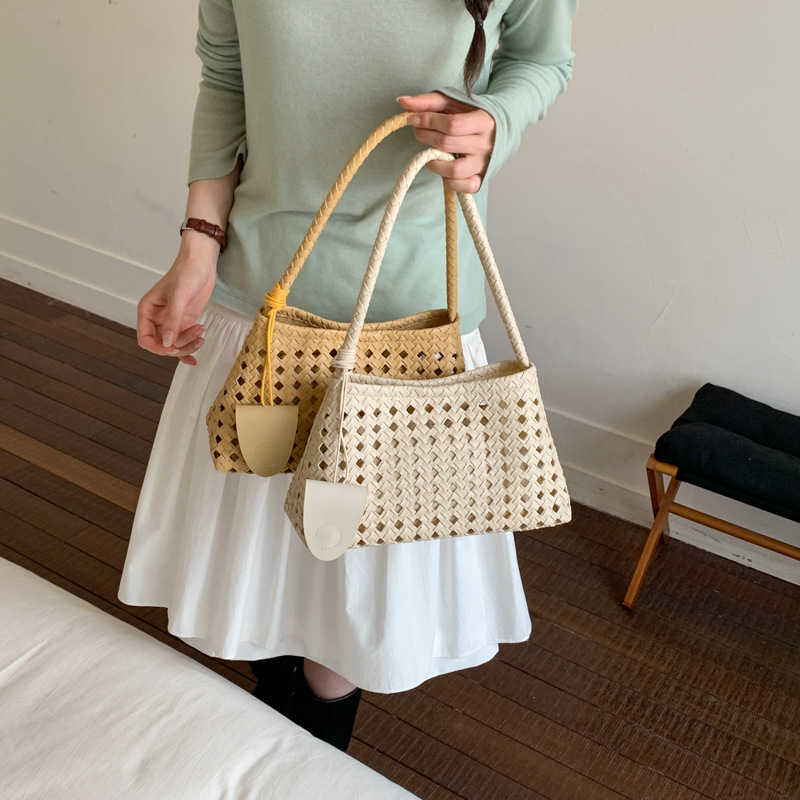 Bolsa de brazo hueco para mujeres 2026 verano nuevo estilo francés lujoso viaje de hombro portátil bolso de palo