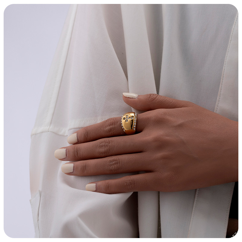 Tina transfronteriza 18k oro inoxidable diamantes de diamante cruz de acero de titanio anillo retro versátil no se desvanece anillo de mujer